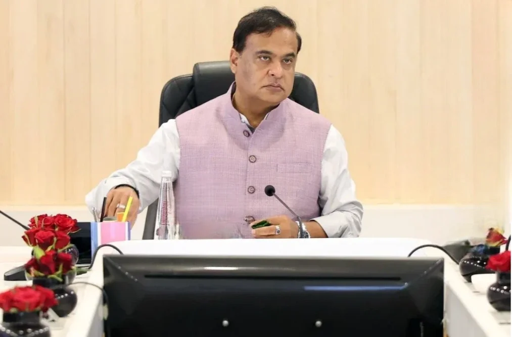 असम सीएम हिमंत सरमा को लाइव के दौरान जान से मारने की धमकी, दर्जी गिरफ्तार