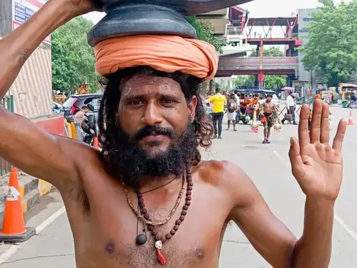 दिल्ली-मेरठ मार्ग पर उमड़ा शिवभक्तों का सैलाब, केवल भगवा रंग में रंगा हाईवे