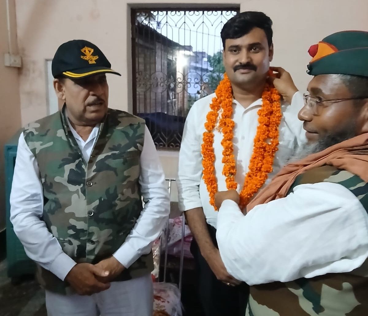 चुनावी रण में बड़ा फेरबदल: पूर्व सैनिकों ने इस युवा नेता को दिया खुला समर्थन
