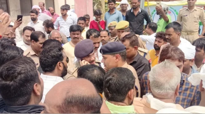 गोरखपुर में बिजली ठेकेदार की हत्या पर बवाल, ढाई घंटे तक ठप रहा फोरलेन